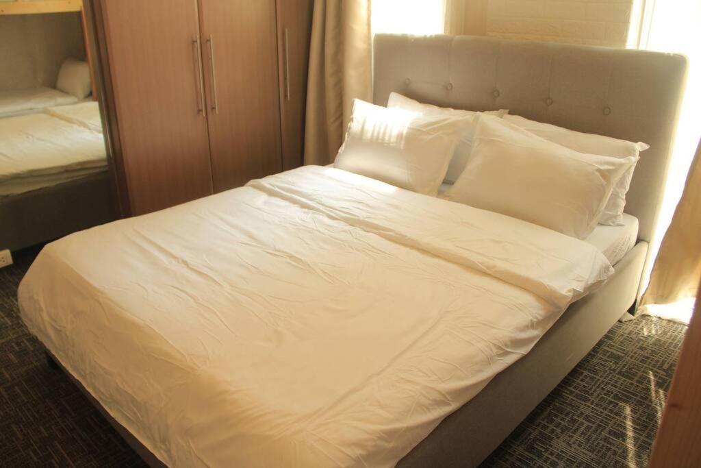 מנילה A2J Luxury 1Br Balcony Suite Near Venice Mall Bgc מראה חיצוני תמונה