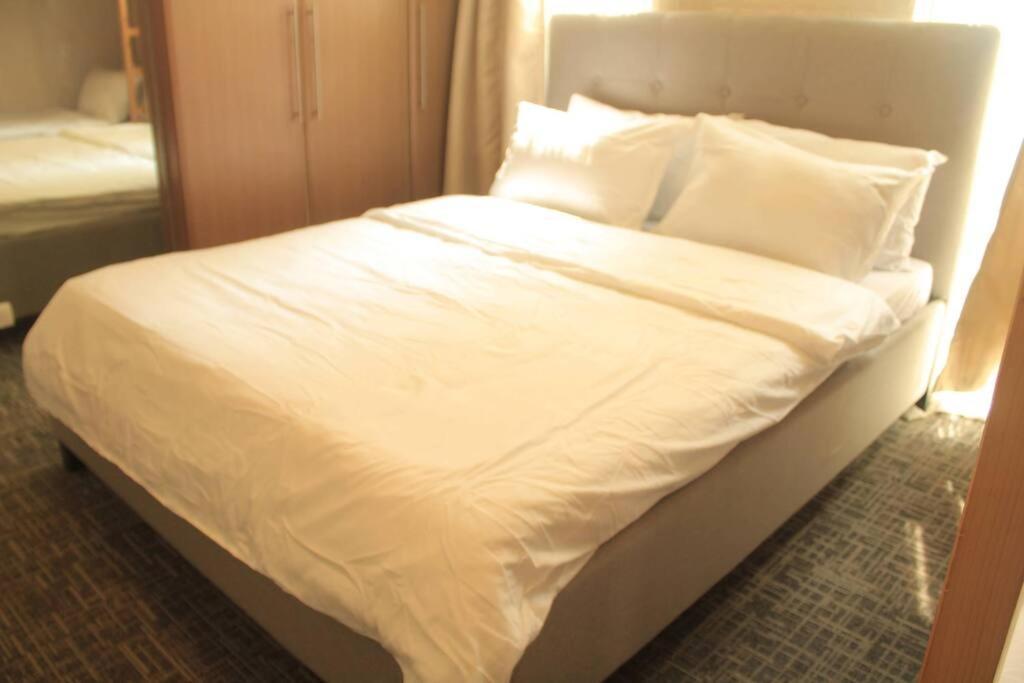 מנילה A2J Luxury 1Br Balcony Suite Near Venice Mall Bgc מראה חיצוני תמונה